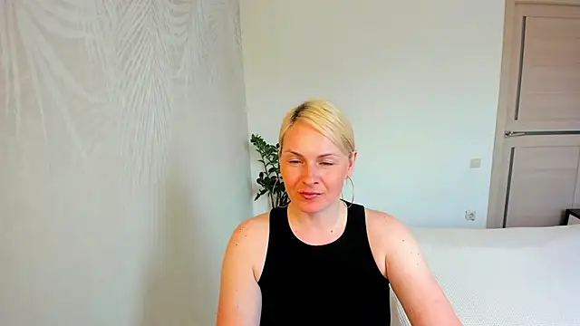 Snapshot of Alicee_Gracee chatting on May 13, 2026, 9:50 am Alicee Gracee online show from May 13, 2026, 9:50 am