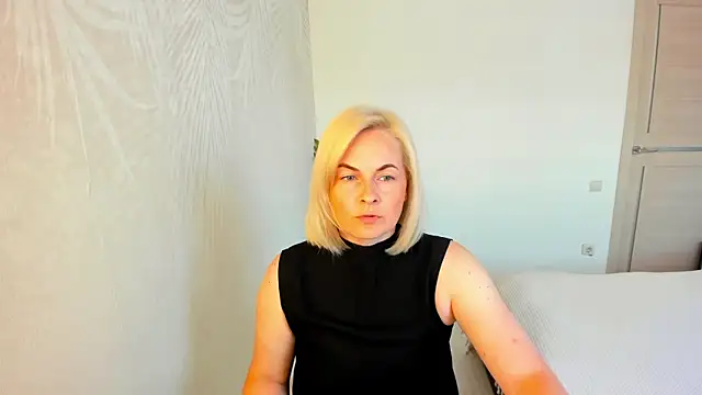 Snapshot of Alicee_Gracee chatting on June 1, 2026, 11:45 am Alicee Gracee online show from June 1, 2026, 11:45 am