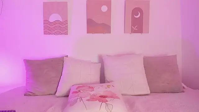 Mia Heartt online show from January 3, 2025, 6:57 pm