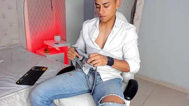 Lucii fer  online show from February 6, 2026, 11:35 am