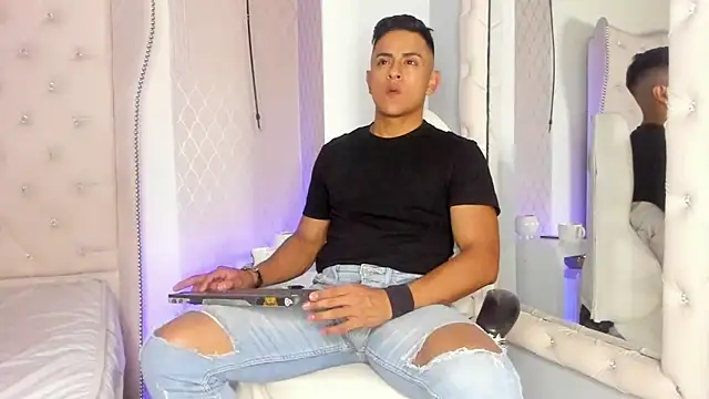 Lucii fer  online show from February 10, 2026, 11:25 am