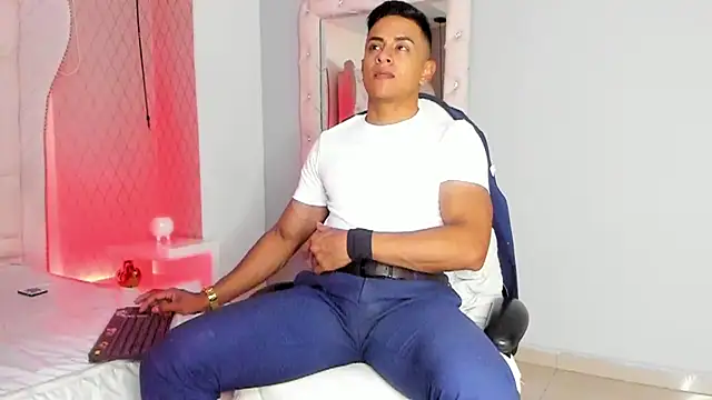 Lucii fer  online show from February 12, 2026, 11:27 am