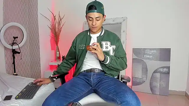 Lucii fer  online show from April 28, 2026, 11:59 am