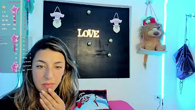 Snapshot of queen-natty chatting on December 4, 2024, 7:50 am queen-natty online show from December 4, 2024, 7:50 am