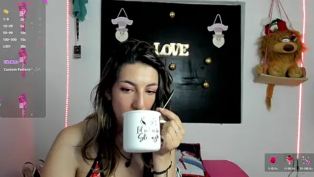 Snapshot of queen-natty chatting on December 5, 2024, 1:47 am queen-natty online show from December 5, 2024, 1:47 am