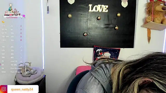 Snapshot of queen-natty chatting on December 19, 2024, 3:40 am queen-natty online show from December 19, 2024, 3:40 am