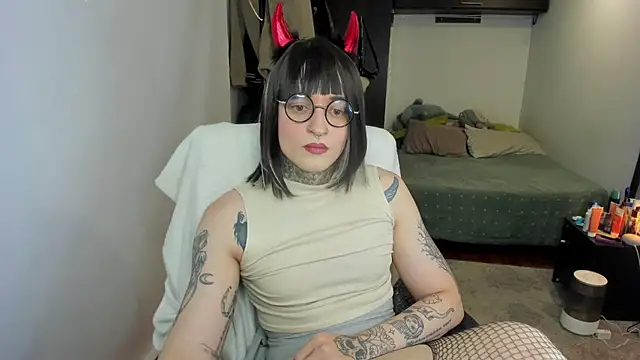 Snapshot of ShiiraVelkor chatting on October 31, 2025, 9:21 am ShiiraVelkor online show from October 31, 2025, 9:21 am