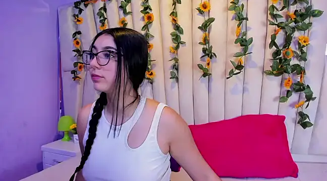 Snapshot of Lucy_Anall_ chatting on February 8, 2025, 9:57 pm Lucy Anall online show from February 8, 2025, 9:57 pm