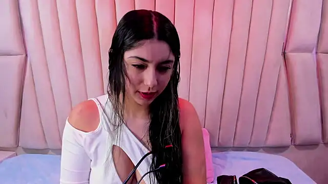 Snapshot of Lucy_Anall_ chatting on December 16, 2025, 10:26 pm Lucy Anall online show from December 16, 2025, 10:26 pm