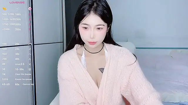 Snapshot of White-Star chatting on January 5, 2025, 6:45 pm White-Star online show from January 5, 2025, 6:45 pm