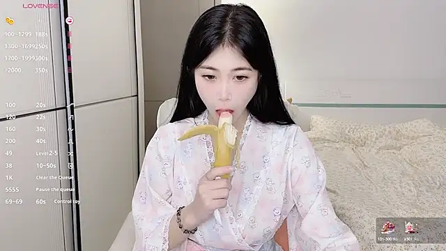 Snapshot of White-Star chatting on March 11, 2025, 9:56 am White-Star online show from March 11, 2025, 9:56 am