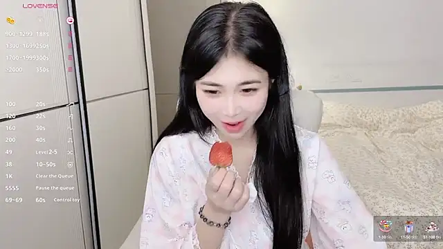 Snapshot of White-Star chatting on March 11, 2025, 1:01 pm White-Star online show from March 11, 2025, 1:01 pm