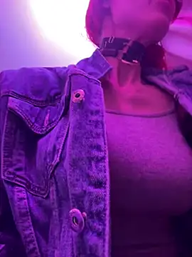 Snapshot of Kamila151 chatting on January 9, 2025, 12:25 am Kamila151 online show from January 9, 2025, 12:25 am