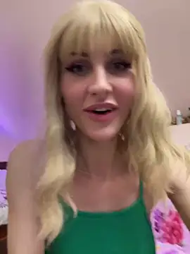 Snapshot of Kamila151 chatting on February 2, 2025, 12:09 am Kamila151 online show from February 2, 2025, 12:09 am