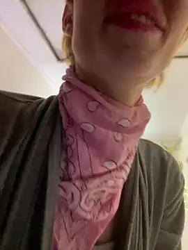 Snapshot of Kamila151 chatting on February 2, 2025, 9:56 pm Kamila151 online show from February 2, 2025, 9:56 pm