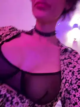 Snapshot of Kamila151 chatting on February 14, 2025, 4:37 am Kamila151 online show from February 14, 2025, 4:37 am