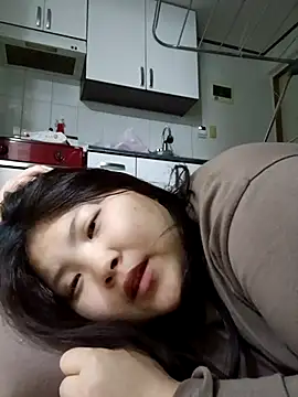 hello098712 online show from March 6, 2025, 12:09 pm