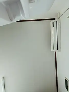 hello098712 online show from April 28, 2026, 2:22 pm