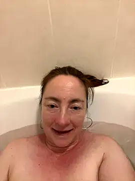 LouiseTswing online show from December 1, 2024, 4:40 pm