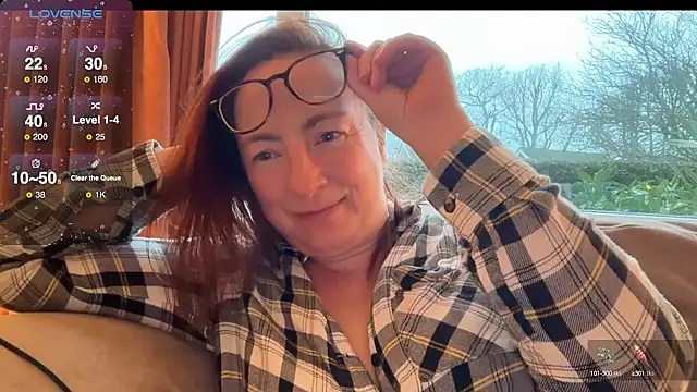 LouiseTswing online show from December 4, 2024, 3:43 pm