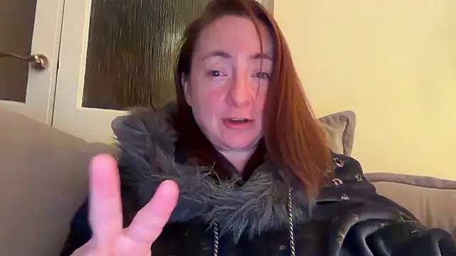 LouiseTswing online show from December 8, 2024, 10:36 pm