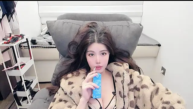 bbtt544 online show from December 22, 2025, 2:14 pm