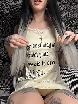 MissMidnightUK online show from January 11, 2026, 10:15 pm