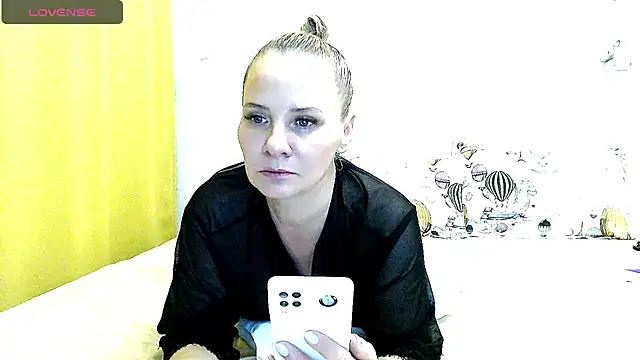 Milen Milf online show from February 4, 2025, 6:49 pm