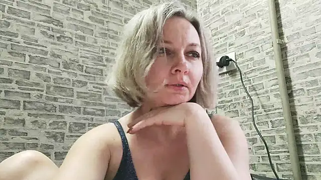 EdithManning online show from January 28, 2025, 7:43 am