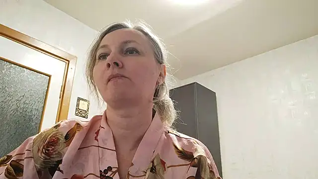 EdithManning online show from June 15, 2026, 6:43 pm