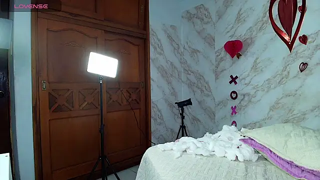 lucia brown online show from February 14, 2025, 8:26 pm