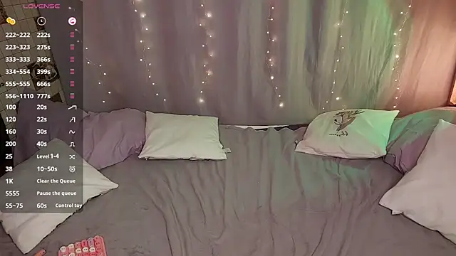 Snapshot of sophie__lee chatting on December 21, 2025, 10:50 pm sophie lee online show from December 21, 2025, 10:50 pm