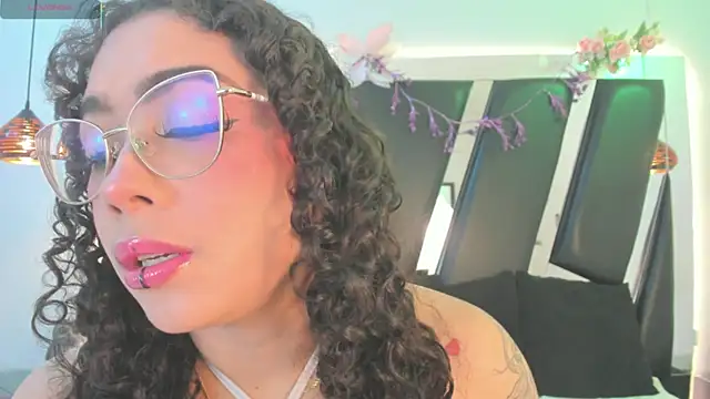 antonelllepiercee online show from July 17, 2026, 1:51 pm