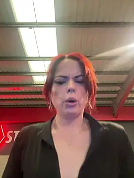 Snapshot of livelovelanaUk chatting on December 10, 2024, 2:17 pm livelovelanaUk online show from December 10, 2024, 2:17 pm