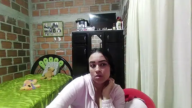 Snapshot of samanthaPuxy chatting on December 22, 2025, 6:32 am samanthaPuxy online show from December 22, 2025, 6:32 am