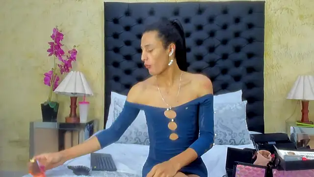 NahomiWhitel online show from March 17, 2026, 12:30 pm