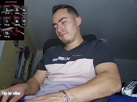 dragon1006 online show from November 25, 2025, 2:33 am