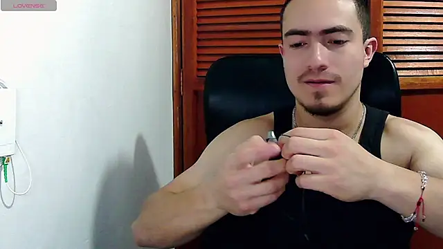 Snapshot of dragon1006 chatting on May 19, 2026, 3:35 am dragon1006 online show from May 19, 2026, 3:35 am
