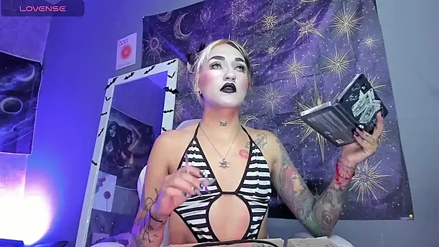 Snapshot of amelierouss chatting on August 4, 2026, 3:43 am amelierouss online show from August 4, 2026, 3:43 am