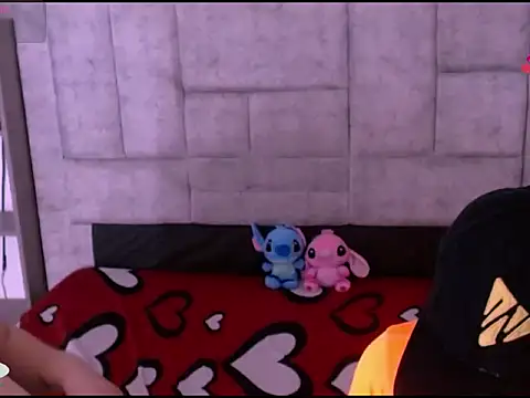 Candy and Jh0n online show from February 9, 2026, 4:11 pm