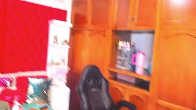 Snapshot of larafoxter chatting on March 8, 2025, 3:56 pm larafoxter online show from March 8, 2025, 3:56 pm