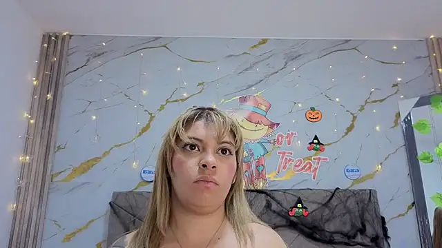 Snapshot of agatha_97_ chatting on October 25, 2025, 3:47 am agatha 97 online show from October 25, 2025, 3:47 am