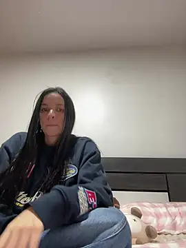 daniniescobarr online show from March 4, 2026, 8:37 pm