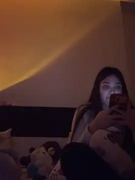 daniniescobarr online show from March 13, 2026, 9:54 pm