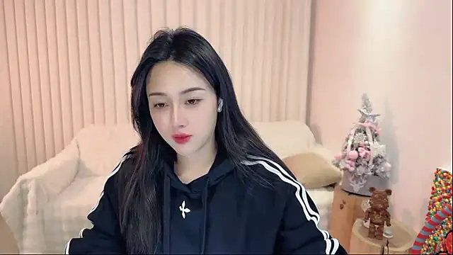 K-moumou online show from March 8, 2025, 7:53 pm