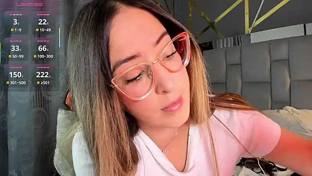 Snapshot of AliceSteel12 chatting on October 10, 2025, 11:04 pm AliceSteel12 online show from October 10, 2025, 11:04 pm