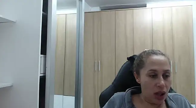 RoxanaLove9 online show from February 13, 2025, 12:13 am