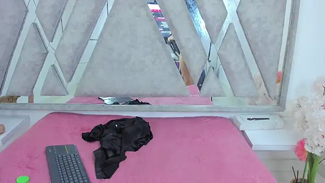 Snapshot of Annie9_ chatting on January 22, 2025, 10:26 pm Annie9 online show from January 22, 2025, 10:26 pm