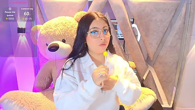 Snapshot of Annie9_ chatting on November 8, 2025, 4:01 am Annie9 online show from November 8, 2025, 4:01 am