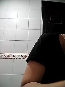 Lucianaferro  online show from April 1, 2026, 1:39 am